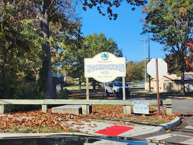 Foto del edificio - 296 Hockhockson Rd