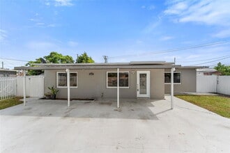 Building Photo - 810 E 9th Pl