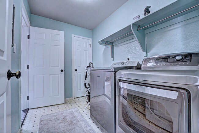 Foto del edificio - 1000 Red Bud Ct