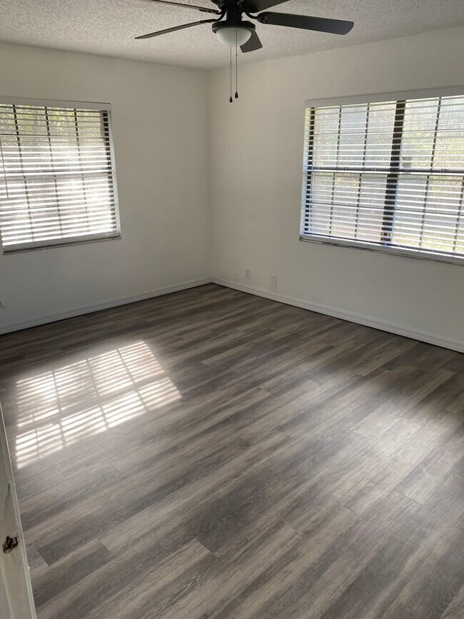 Building Photo - 127 Underwood Dr