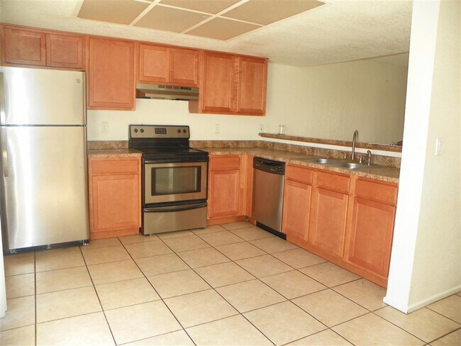 Foto del edificio - 3 Bedroom Townhome - Small Private Patio- ...