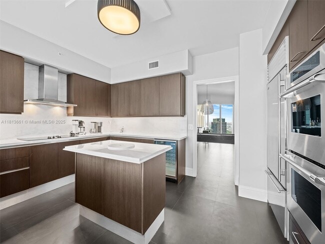 Building Photo - 333 Las Olas Way