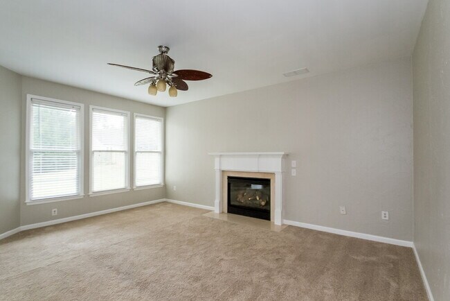 Foto del edificio - 214 Elmbrook Ln