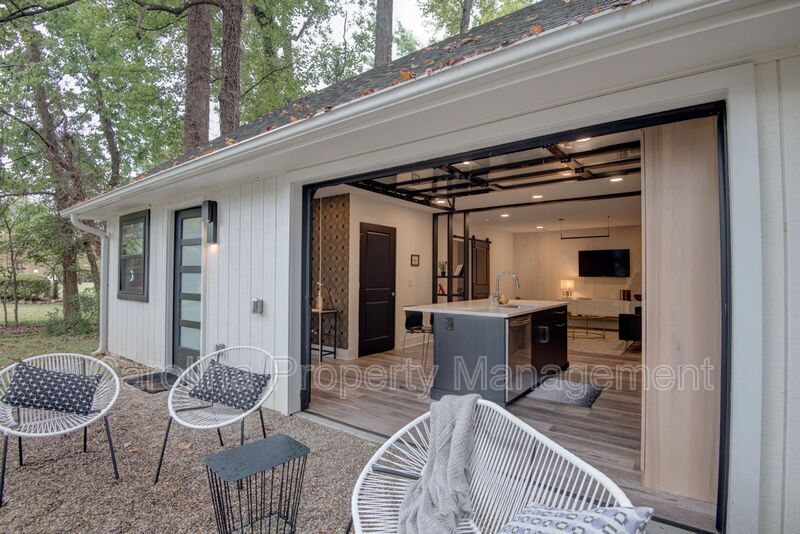 Foto principal - 3945 Rockfern Rd