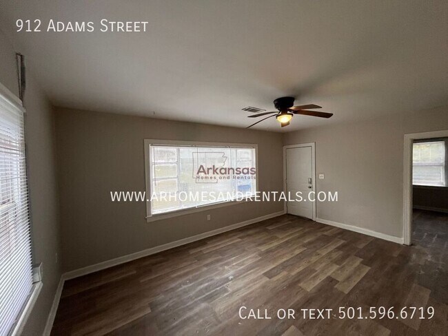 Building Photo - 912 Adams St