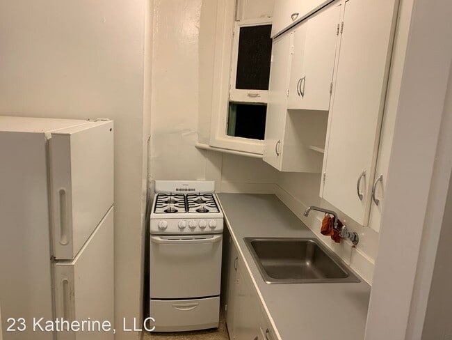 Building Photo - Studio, 1 bath Apartment - 621 NW 23rd Ave.