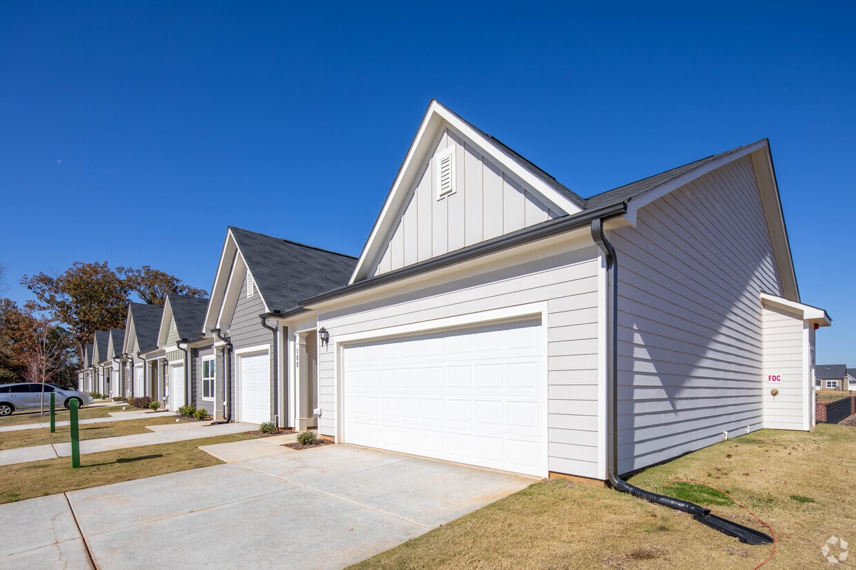 Primary Photo - Nestledown Farms