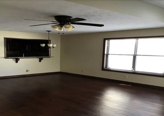 Building Photo - 1336 N Forest Dr