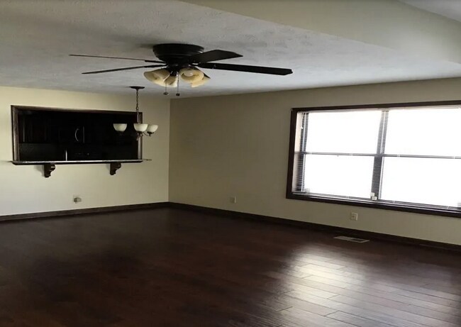 Foto del edificio - 1336 N Forest Dr