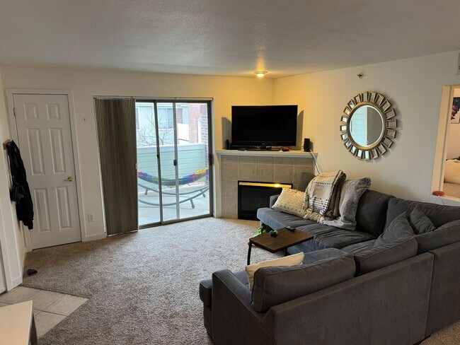 Building Photo - Top Floor South Boulder 2BD/2BA Condo - Av...