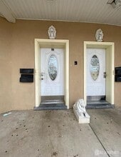 Building Photo - 98 Catalpa Ave