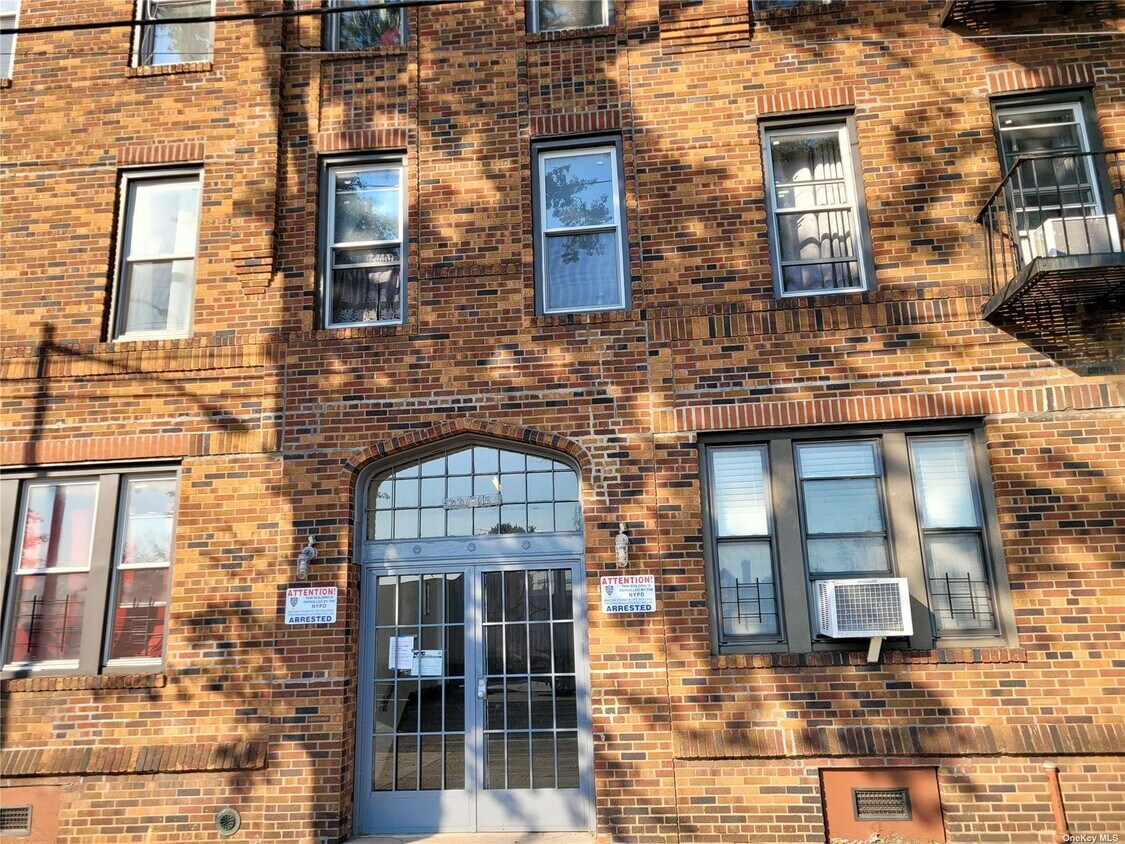 Primary Photo - 221-15 Hempstead Ave