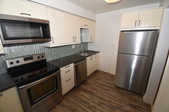 Building Photo - 1806 Key Blvd