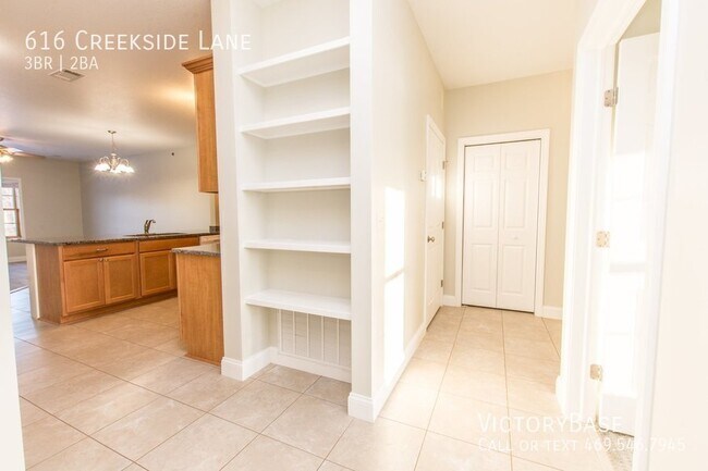 Foto del edificio - 616 Creekside Ln