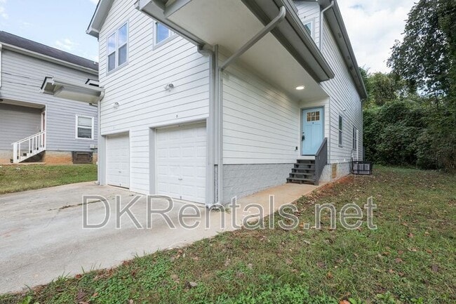 Building Photo - 2027 Lois Pl NW