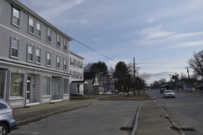 Building Photo - 296 Main St