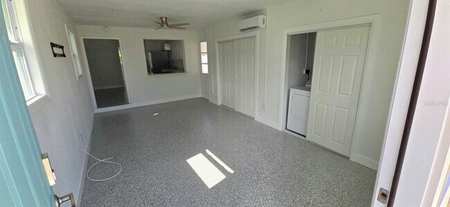 Building Photo - 621 Baywood Dr N