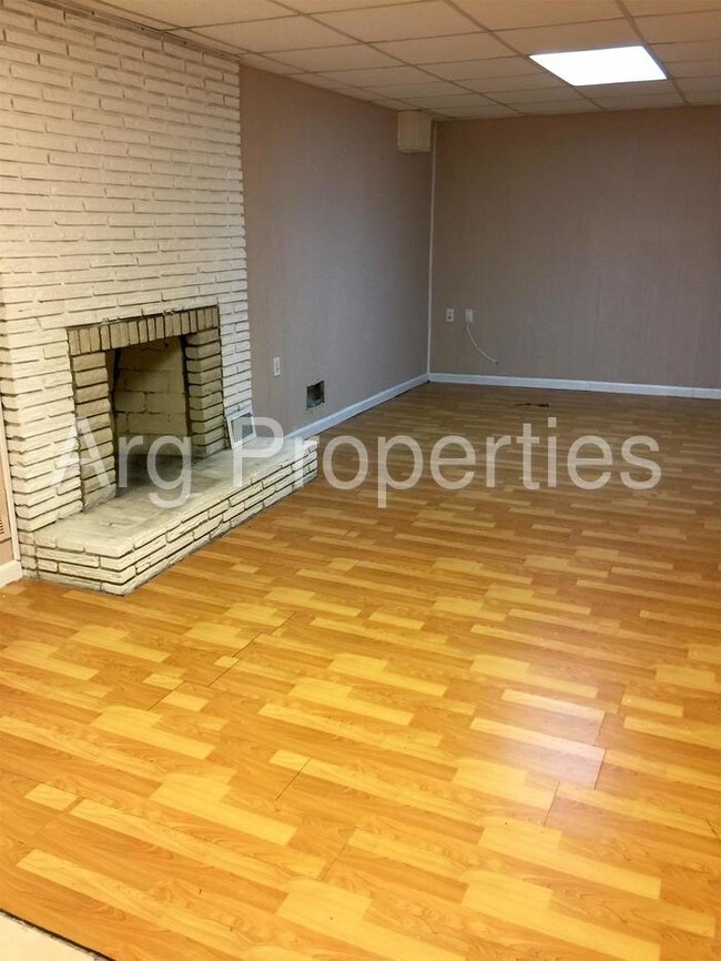 Foto del edificio - 4331 Allgood Way