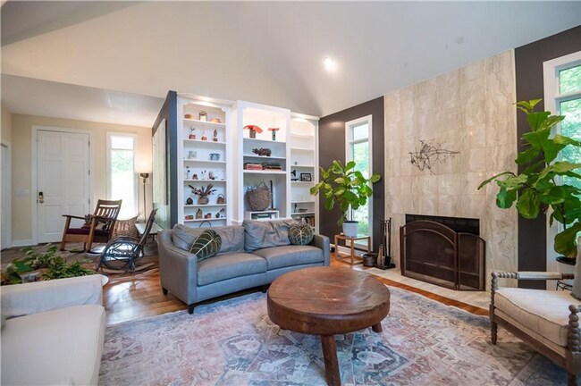 Foto del edificio - Custom Home in beautiful Moores Mill Subdi...