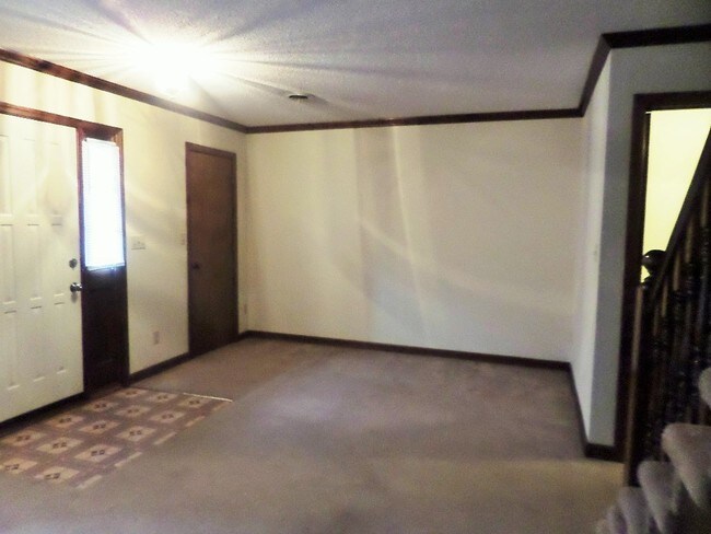 Building Photo - 100 Hampshire Cir