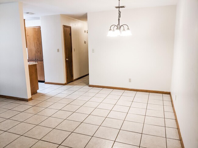 Foto del edificio - 1098 Rockbrook Ct