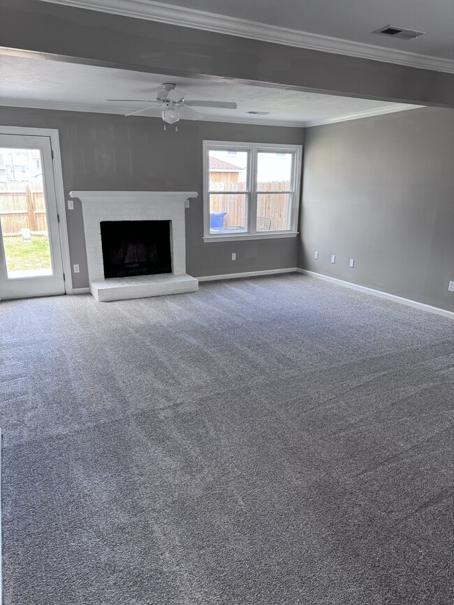 Building Photo - 1376 Battleford Dr