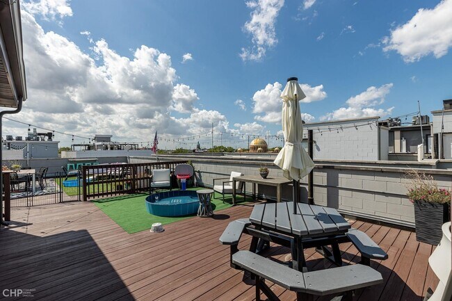 Foto del edificio - 2204 W Chicago Ave