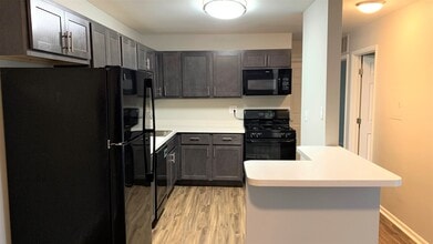 lux upgrade kitchen - Garden Pointe Apartments