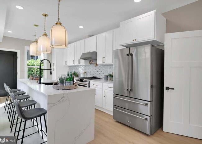 Cocina - 1032 W Franklin St