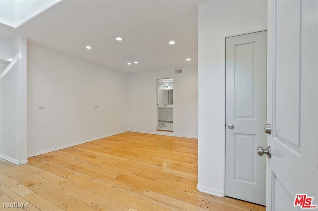 Primary Photo - 3 br, 2 bath House - 8730 Hollywood Hills Rd