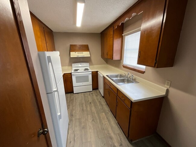 Building Photo - Townhouse in Marianna