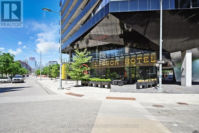 Building Photo - 21-1221 Lawren Harris Square