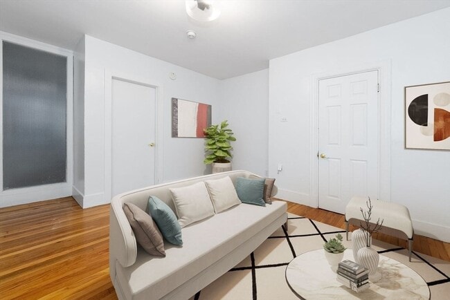 Building Photo - 473 Beacon St