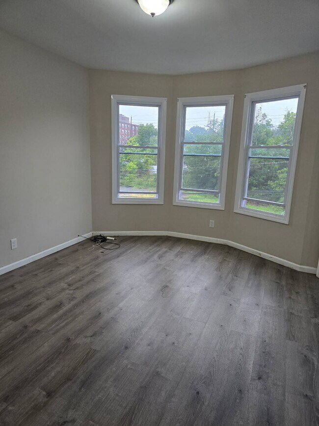 Building Photo - 584 Hunterdon St