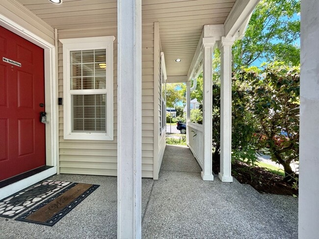 Building Photo - Spacious 4 Bed, 2.5 Bath House