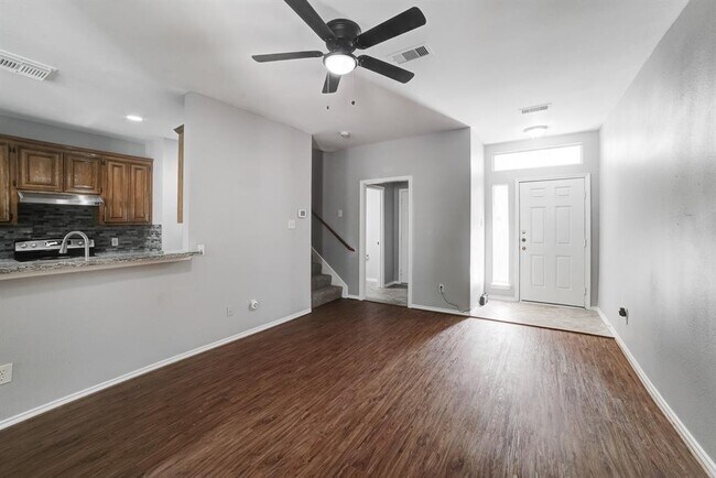 Building Photo - 16546 Pentonshire Ln