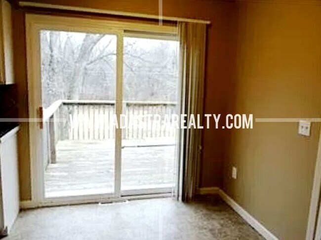Foto del edificio - Affordable 3 Bedroom Ranch Home w/Finished Basement in KCMO-Available in AUGUST!!