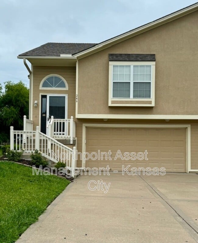 Building Photo - 246 SW Chartwell Pl