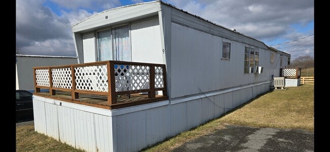 Building Photo - 182 Hillcrest Park Ln
