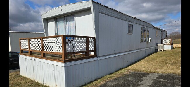 Foto del edificio - 182 Hillcrest Park Ln
