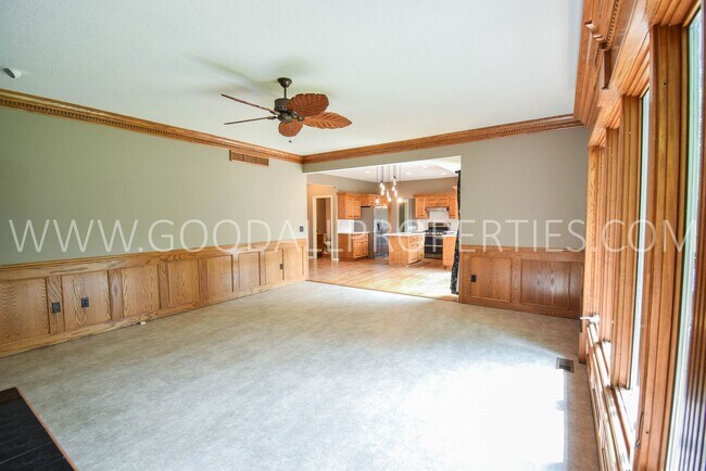 Building Photo - 5 Bedroom 4 Bath Home in Desirable West De...