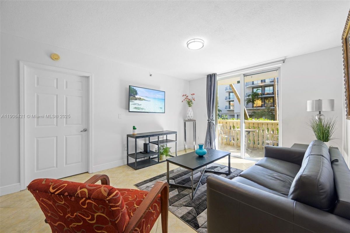 Foto del edificio - 8888 Collins Ave