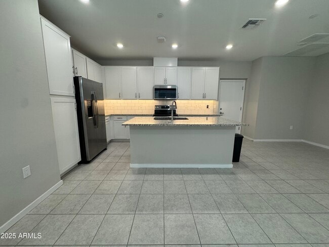 Building Photo - 775 E Furness Dr