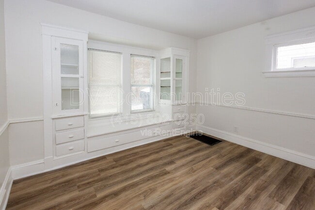 Foto del edificio - 3971 E 71st St