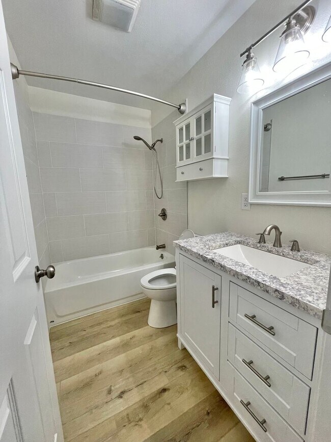 Foto del edificio - Charming Modesto Duplex