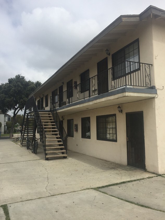 Building Photo - 6634 California Ave