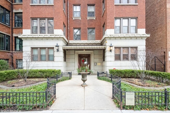 Foto del edificio - 647 W Sheridan Rd