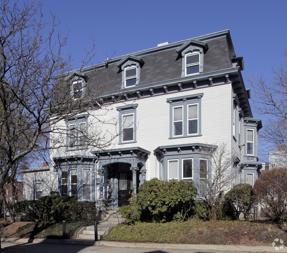 Primary Photo - 124 Waterman St