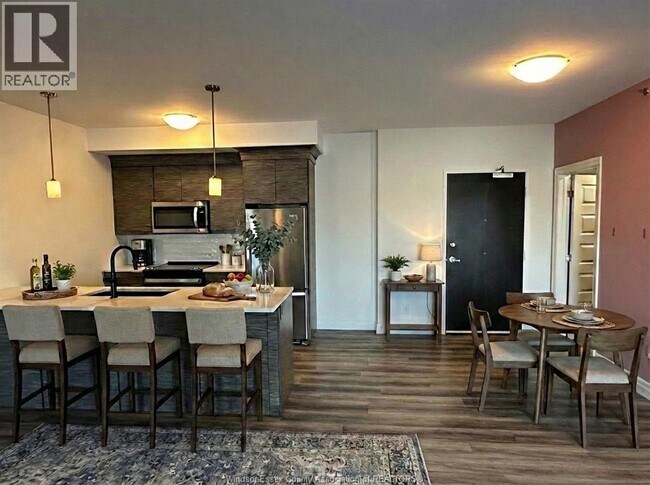 Photo du bâtiment - 728 Brownstone Dr