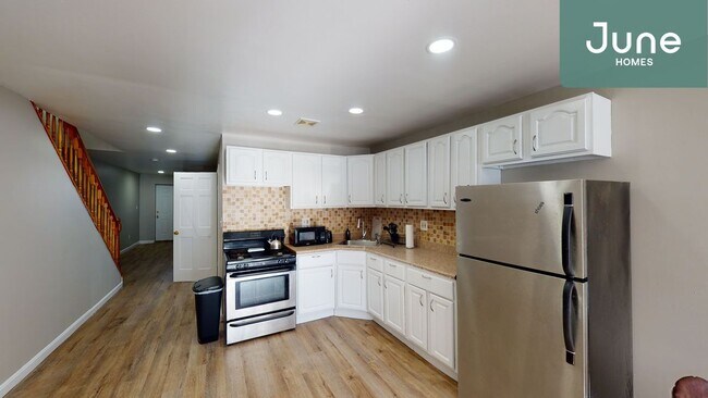 Foto del edificio - ROOM ONLY in 4-bed/3.0-bath Home